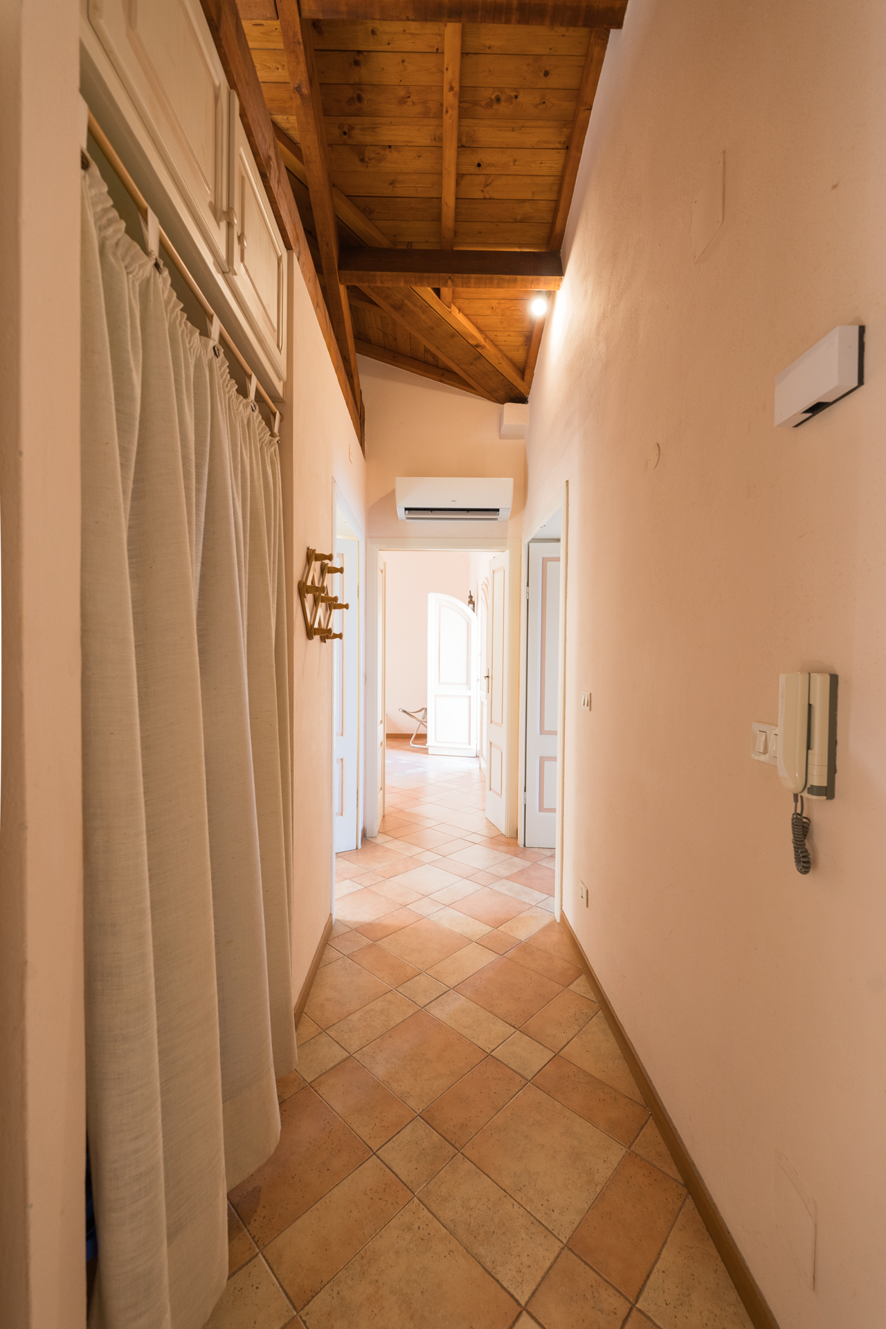 L'Attichetto corridoio principale Il corridoio dell'appartamento L'Attichetto